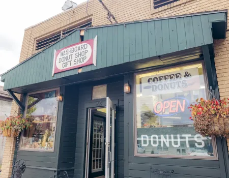 Washboard Donut Shoppe Storefront