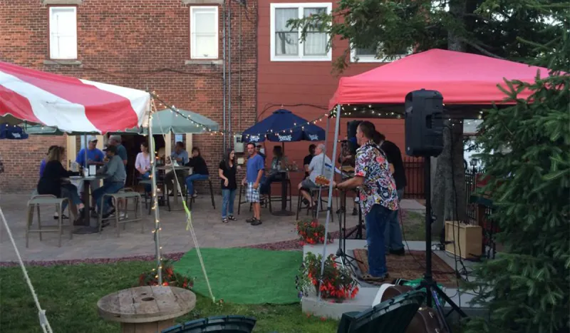 Live music can be found in the pub, the Franklin Dairy Music Hall and even on the patio... (P-2's photo)