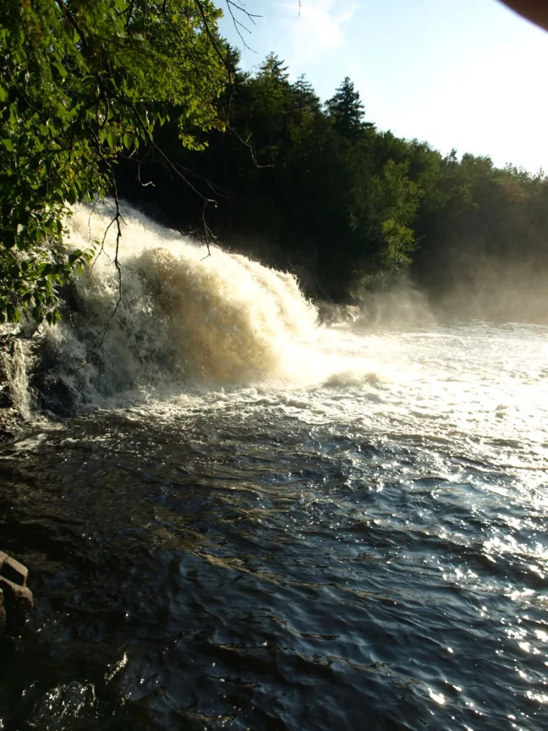 Twin Falls from the shore