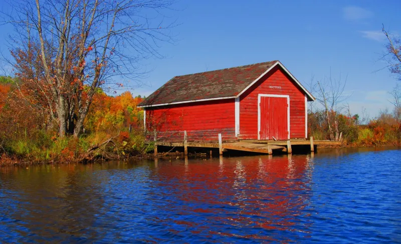 How picturesque is this?  Waters boathouse