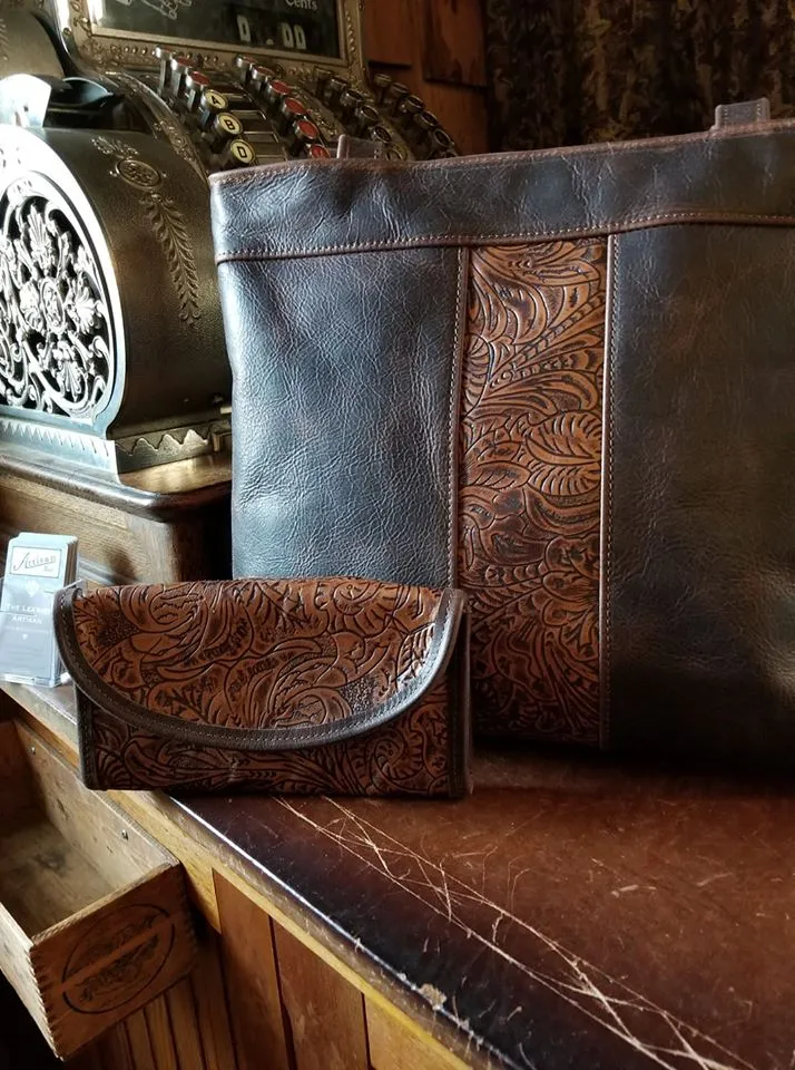 A sample wallet and purse combo at The Leather Artisan.