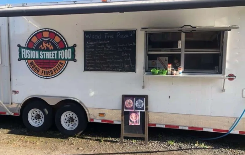 Exterior of the Fusion Pizza food truck