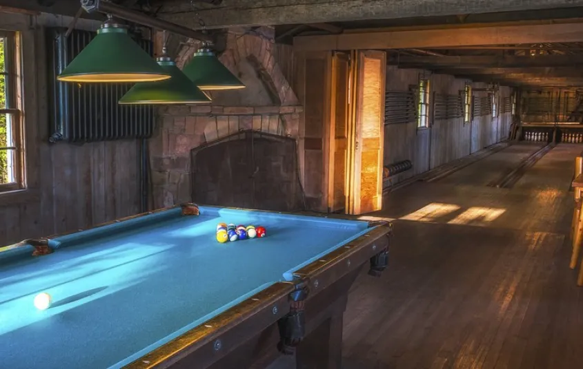 A Green building and white trim of Mrs Coolidge