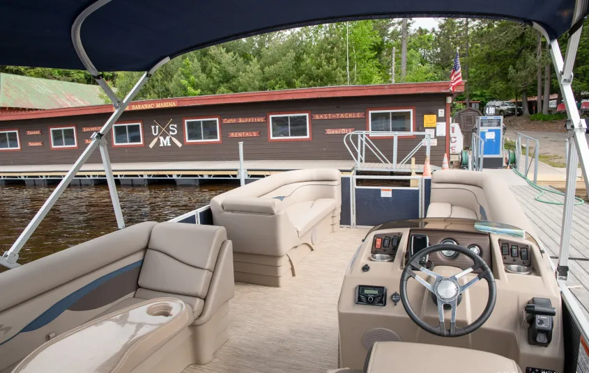 nteriorof pontoon boat