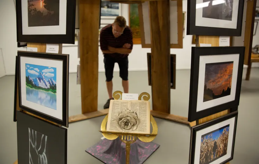  sizes and colors displayed on shelves.