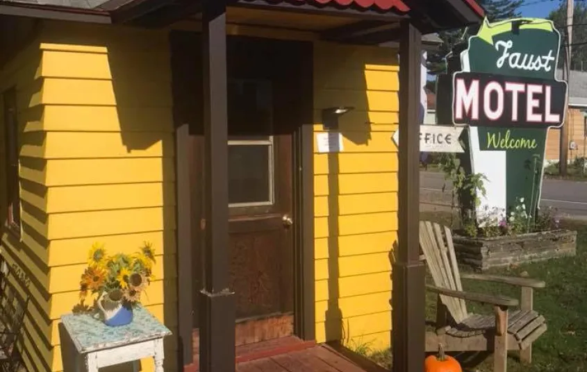 A small cabin with yellow walls