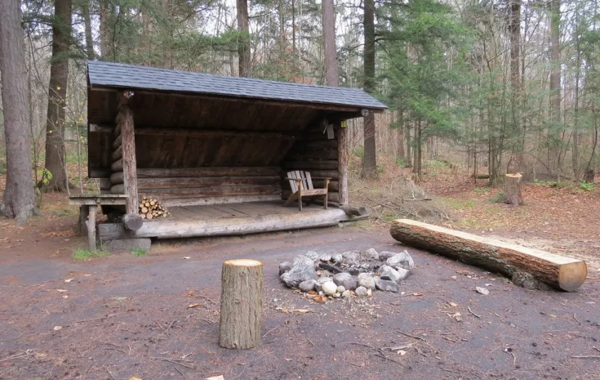 There are leantos along the shore of the river to camp in.