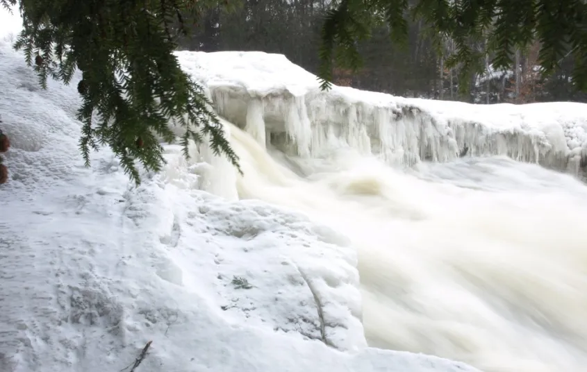 Twin Falls are equally spectacular in winter.