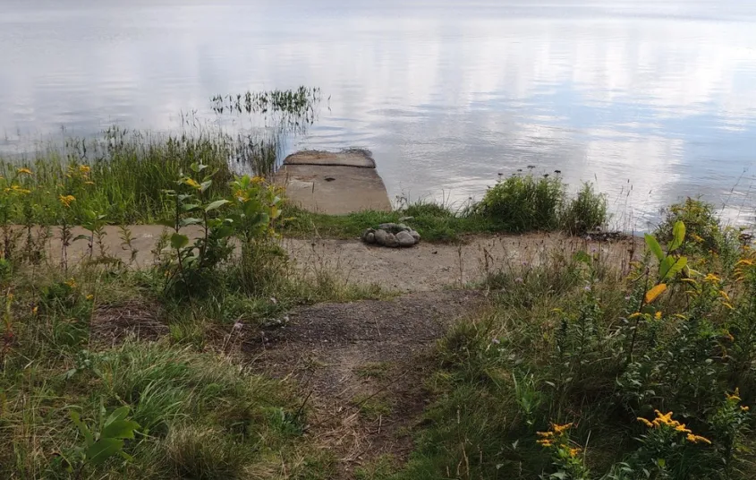 Launch from the shore of Horseshoe Lake.