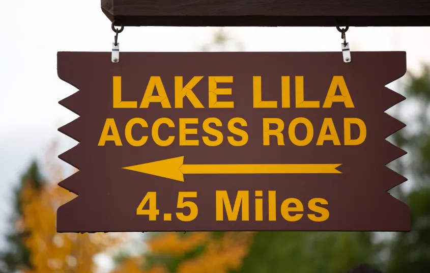 Look for the sign to the Lake Lila Access Road.