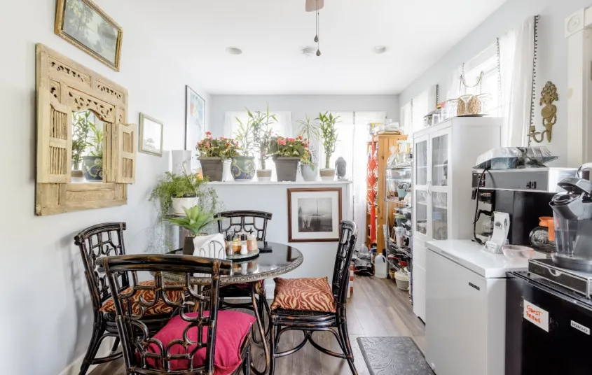 A bright dining space off the kitchen.