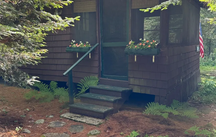 Exterior view of the entry to Rockledge Cabins & Retreats 