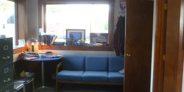 Waiting area at Counters Garage and Towing.