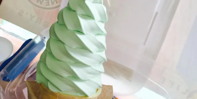 A painted sign of an ice cream cone.