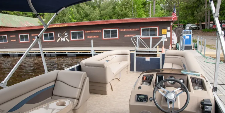 nteriorof pontoon boat