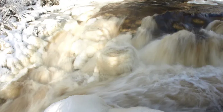 A close up of a waterfall in the winter