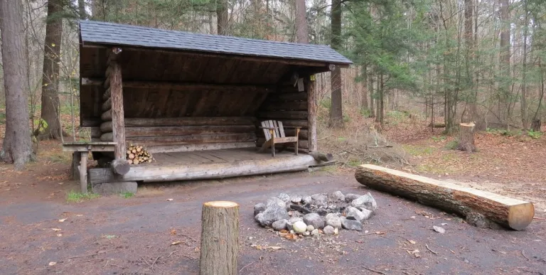There are leantos along the shore of the river to camp in.