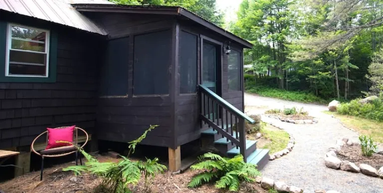 Open living space with dining area and kitchenette at Rockledge Cabins & Retreats 
