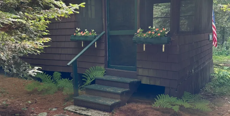 Exterior view of the entry to Rockledge Cabins & Retreats 